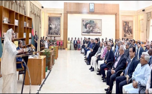 অগ্নিসন্ত্রাসের শিকার হচ্ছে সাধারণ জনগণ: প্রধানমন্ত্রী